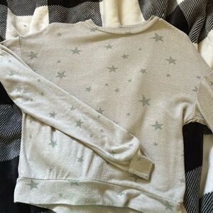 Veryyyy soft sweater there is no brand